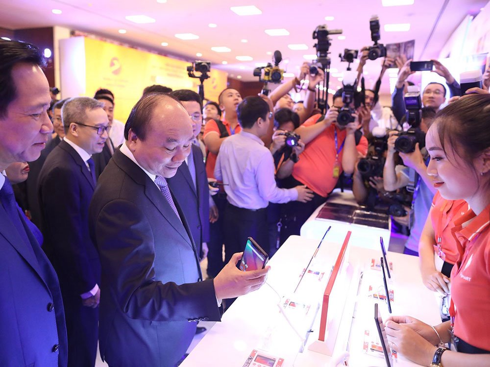 thu tuong tham vin group gian hang